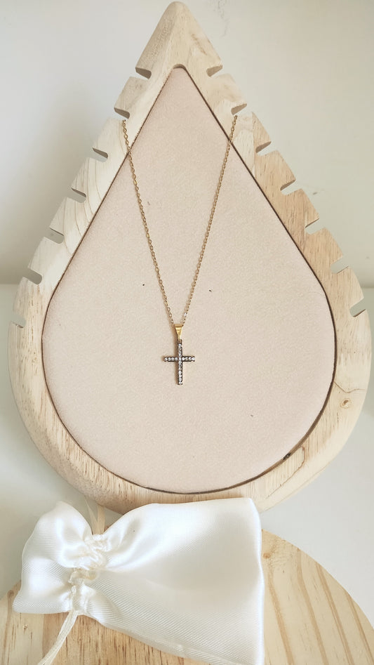 Colar e crucifixo cravejado em zircônias linha Gold
