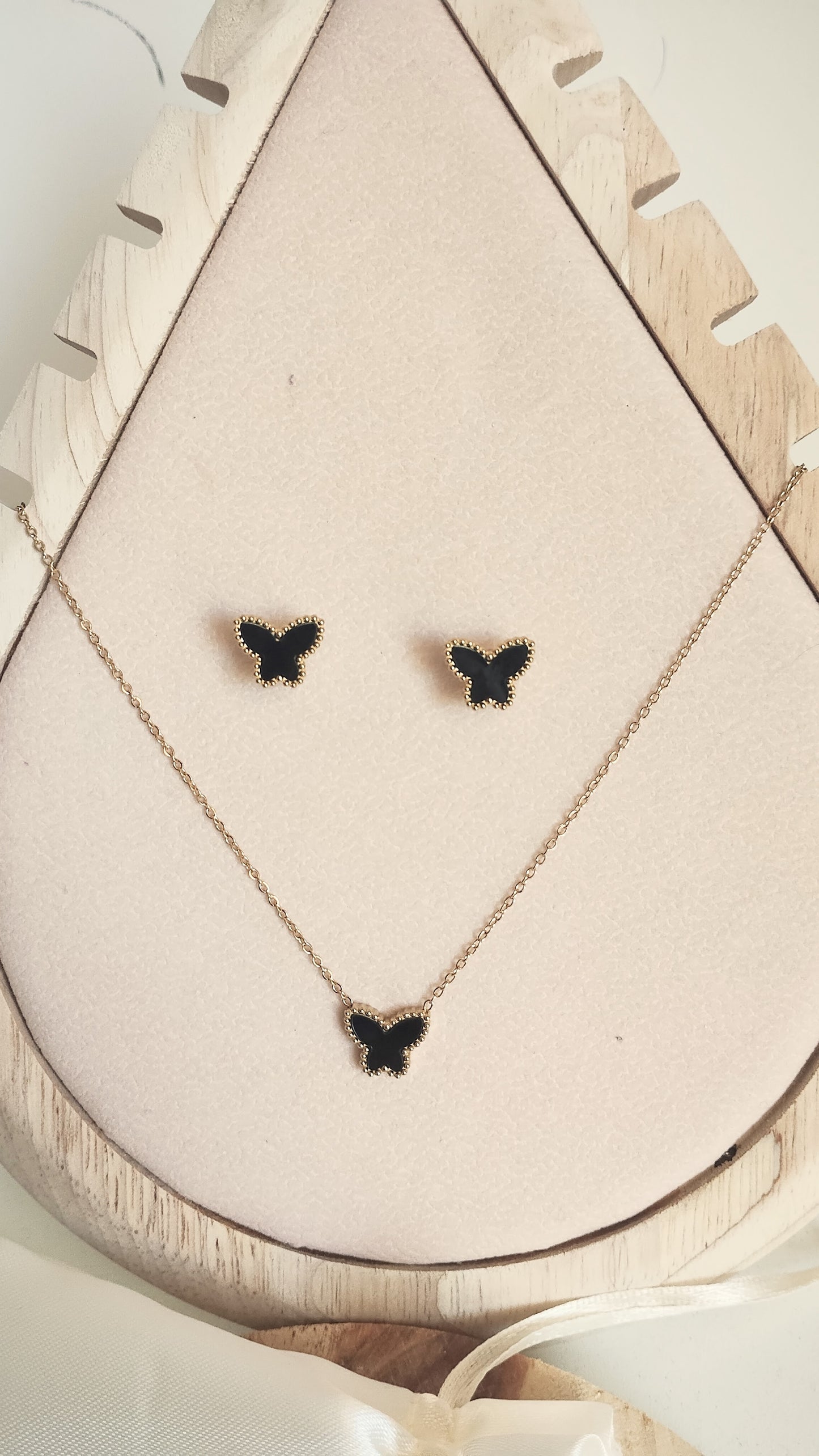 Colar Borboleta Linha Gold